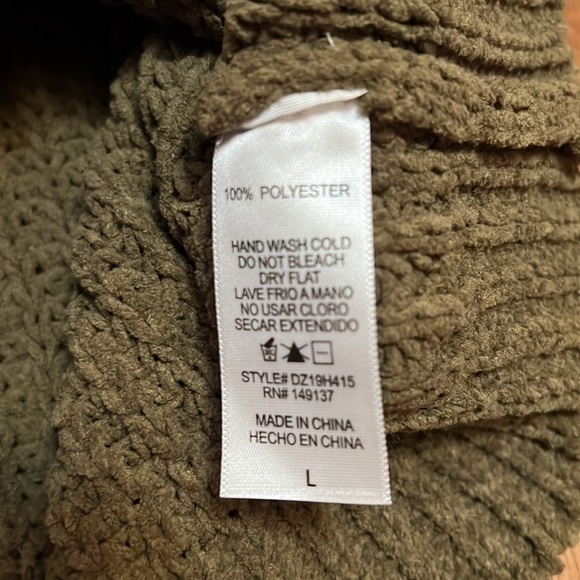 Double Zero Cropped Oversized Sweater - Picture 7 of 7